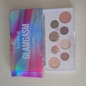 Brand new eye shadow pallette